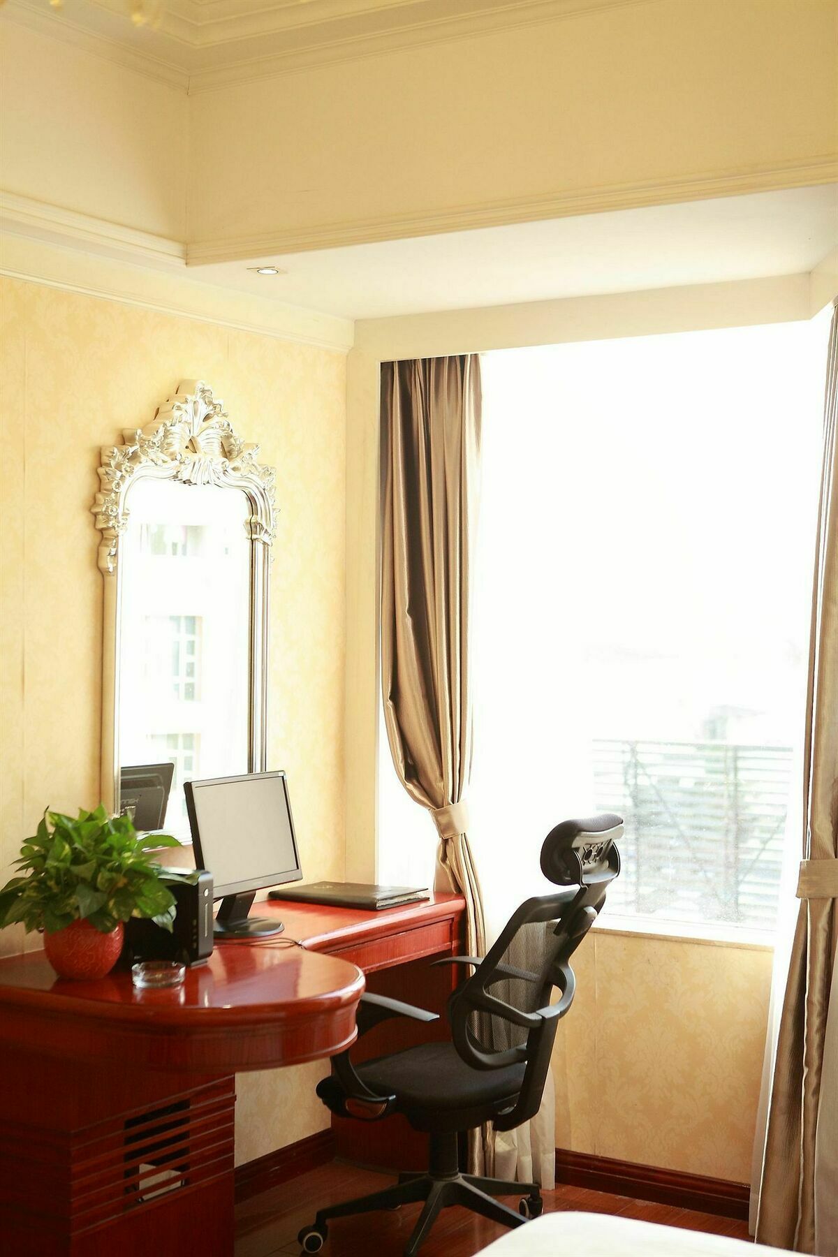 Bluesky Hotel Guangzhou Dış mekan fotoğraf